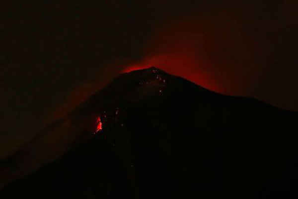 Hình ảnh núi lửa Fuego sau đợt phun trào dữ dội ở San Juan Alotenango, Guatemala. Ảnh: Luis Echeverria