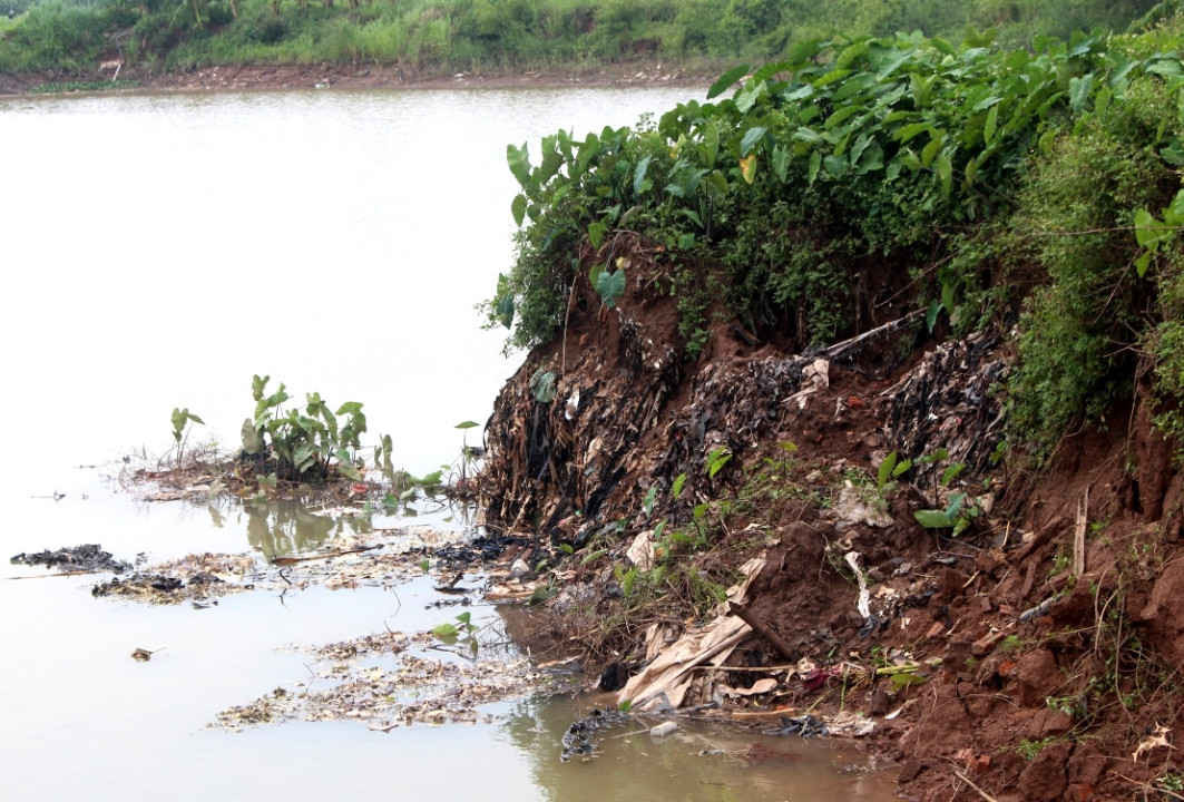 Hải Dương: Lại phát lộ một điểm chôn lấp hàng trăm m3 rác thải công nghiệp trái phép ở Minh Tân - Nam Sách