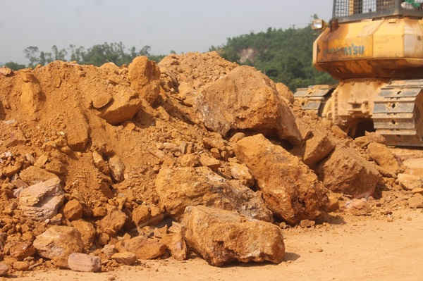 Thi công dự án đoạn qua xã Việt Xuyên sử dụng đất san lấp theo tiêu chuẩn “K98”