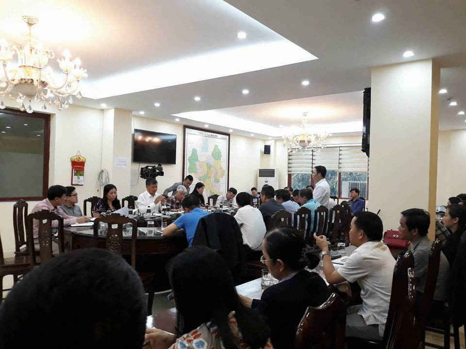 Quang cảnh cuộc họp tháo gỡ vướng mắc cho các doanh nghiệp tại cụm công nghiệp Phú Minh.