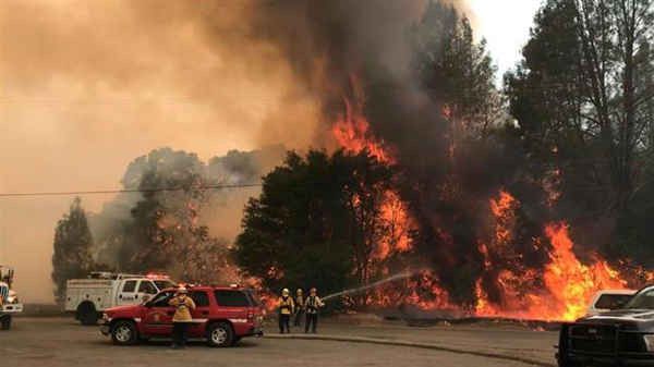 California: Cháy rừng lan nhanh buộc 3.000 người phải sơ tán