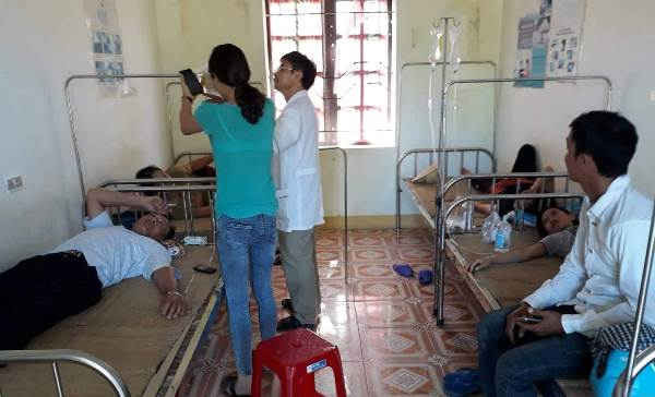 Khiến hàng chục người dân phải nhập Trạm y tế xã truyền nước do khó thở
