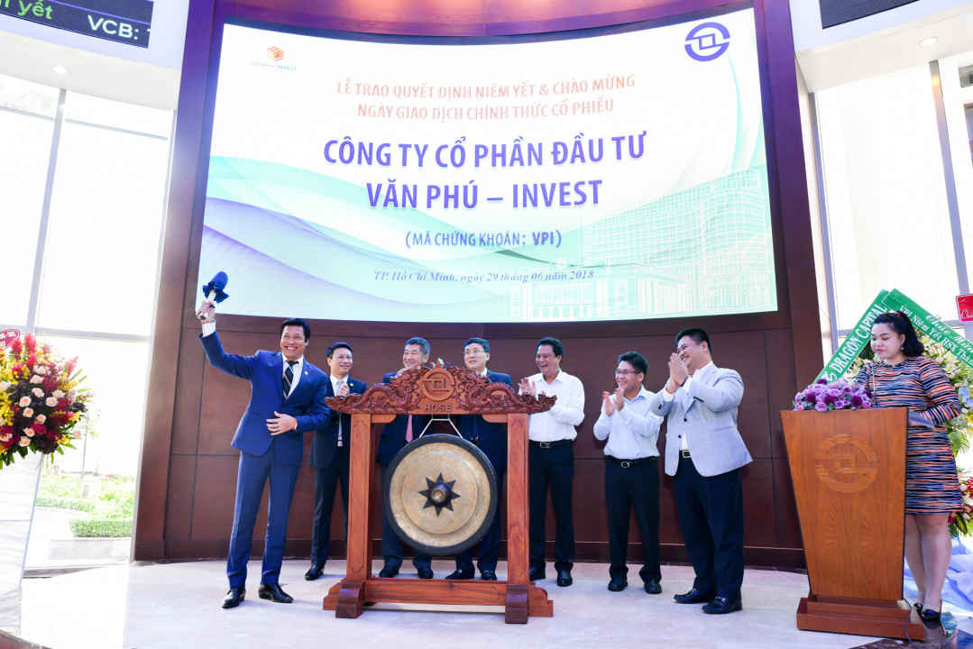 Văn Phú – Invest (mã chứng khoán VPI) đã chính thức niêm yết tại Sở giao dịch chứng khoán Thành phố Hồ Chí Minh với giá tham chiếu là 43.500.
