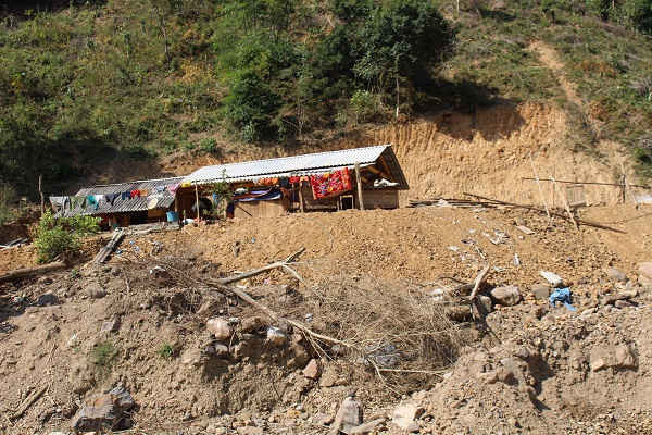 Qua rà soát, hiện tỉnh Sơn La có hơn 2.300 hộ dân cần di chuyển ra khỏi vùng có nguy cơ cao và rất cao xảy ra lũ quét 
