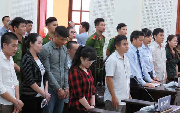 Bị cáo Lam và các bị cáo khác tại phiên tòa chiều ngày 16/7