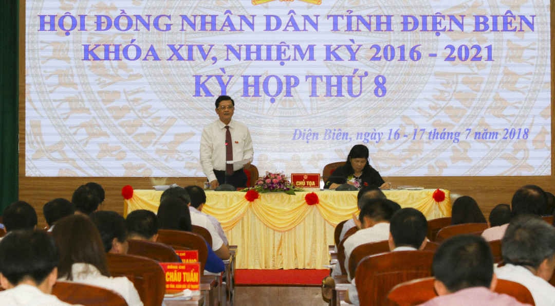 Ông Lò Văn Muôn, Chủ tịch HĐND, tỉnh Điện Biên chủ trì phiên họp