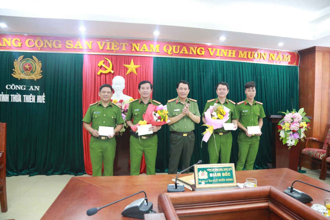 Khen thưởng cho đơn vị phá án thành công