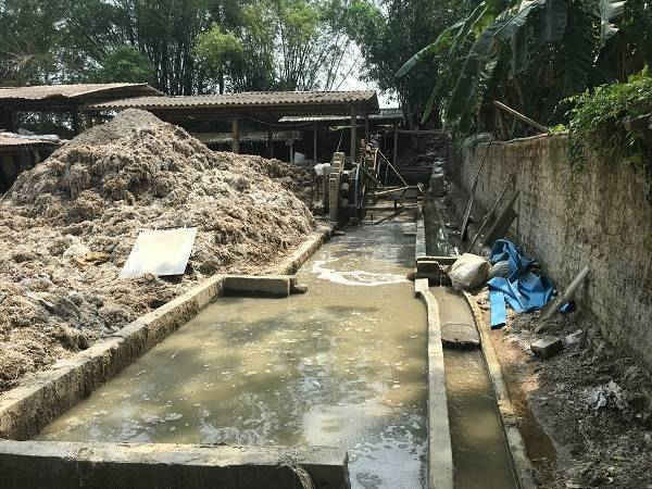 Cơ sở chế biến bao bì Minh Hải ở xã Đại Lộc, huyện Hậu Lộc xả thải gây ô nhiễm