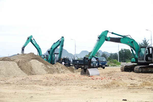 UBND phường Hòa Quý yêu cầu hai điểm tâp kết cát xây dựng trái phép phải dừng hoạt động
