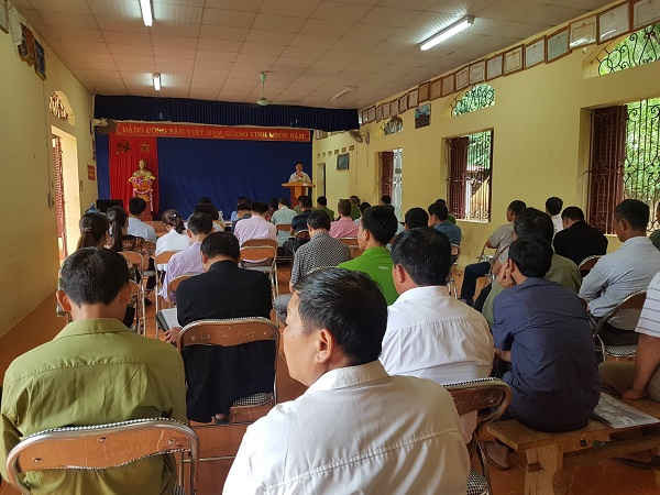 Đoàn kiểm tra của tỉnh Sơn La phổ biến, giáo dục pháp luật trong lĩnh vực bảo vệ môi trường, nguồn nước với các hộ dân sơ chế, chế biến cà phê trên địa bàn thành phố Sơn La.