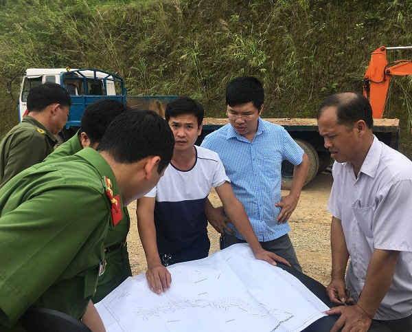 Tổ công tác huyện Quỳnh Nhai tiến hành kiểm tra, xử lý vi phạm trong lĩnh vực đất đai, môi trường và hành lang giao thông.