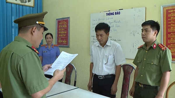 Khởi tố và cấm đi khỏi nơi cư trú với đối tượng Trần Xuân Yến, Phó Giám đốc Sở Giáo dục và Đào tạo tỉnh Sơn La (Ảnh: Minh Phong)