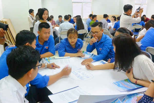 Thanh niên Đà Nẵng xây dựng ý tưởng giải cứu biển khỏi rác thải nhựa.