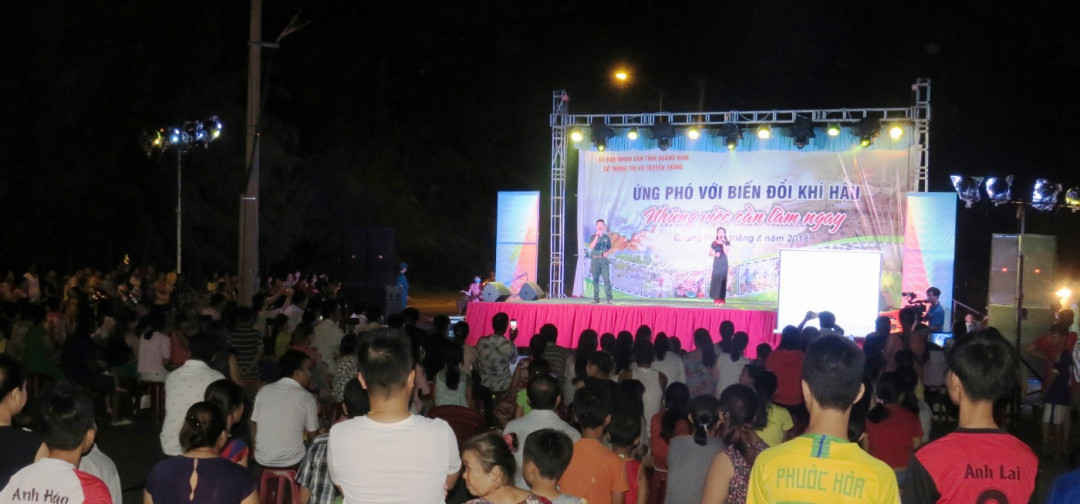 Đông đảo người dân Hội An đã tham gia trong đêm văn nghệ truyền thông tối ngày 1/8
