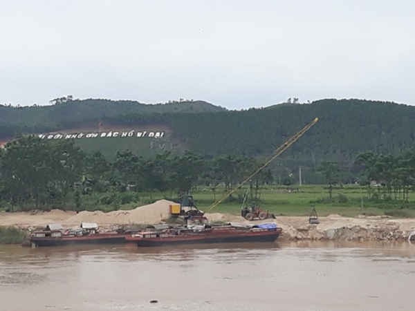 Hàng loạt bến thủy nội địa không phép ngang nhiên hoạt động ở huyện Nam Đàn (Nghệ An): Trên nghiêm, dưới  chưa nghiêm?