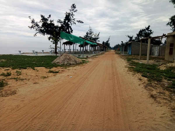 Hàng loạt quán hàng xây dựng trái phép trên đất rừng phòng hộ tại bờ biển Quảng Thọ