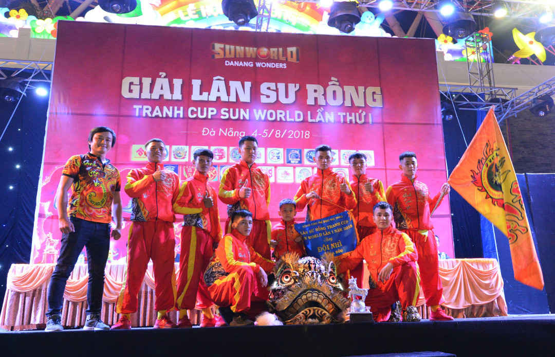 Đội Dinh Trấn Võ (Quảng Nam) đạt giải Nhì nội dung Địa bửu (ảnh Xuân Tư)