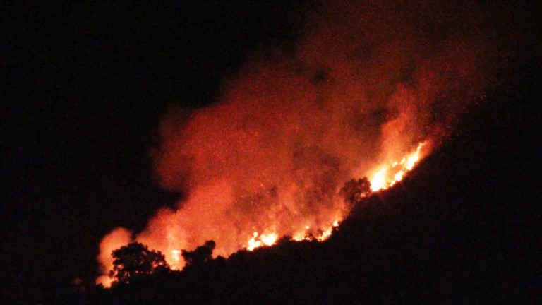 Đám cháy lan rộng sang khu vực rừng của huyện Hòa Vang