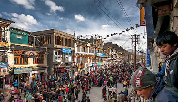 Số lượng lớn du khách đến du lịch tại Ladakh. Ảnh: Jitendra Singh