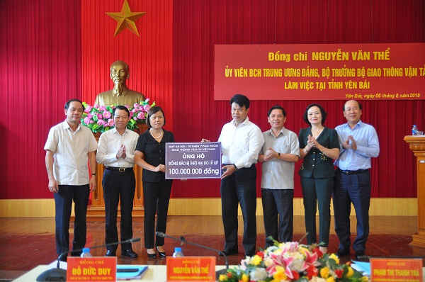 Công đoàn ngành GTVT trao 100 triệu đồng hỗ trợ người dân vùng lũ Yên Bái