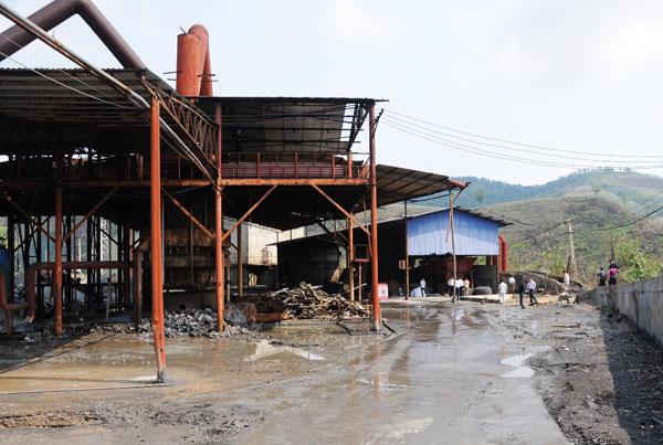 Nhà máy luện kim màu Lào Cai hiện đang bị đình chỉ hoạt động vô thời hạn