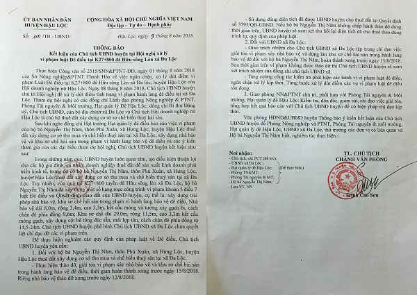 Thông báo của UBND huyện yêu cầu hộ bà Nguyễn Thị Năm phải tiến hành tháo dỡ hạng mục vi phạm trước ngày 15/08.