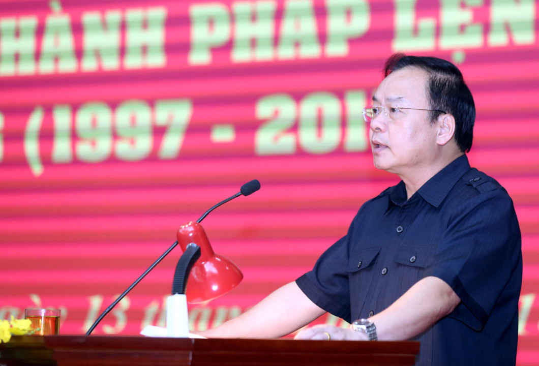 Ông Mùa A Sơn, Phó Bí thư Tỉnh ủy, Chủ tịch UBND tỉnh Điện Biên phát biểu tại Hội nghị