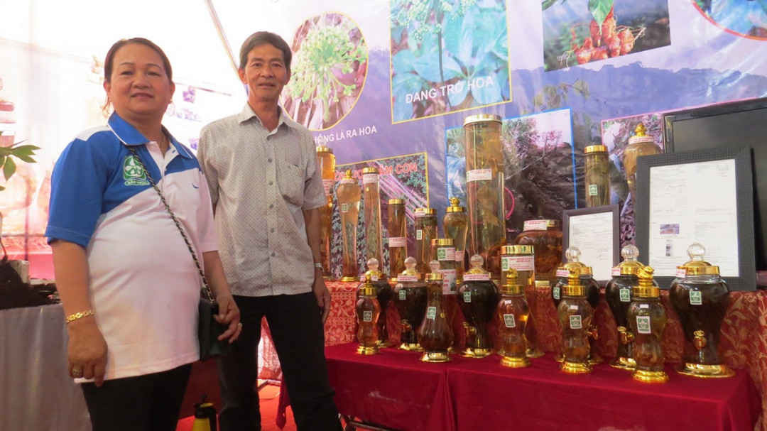 Sản phẩm sâm củ Ngọc Linh bán tại phiên chợ sâm được tổ chức ngày đầu hàng tháng ở huyện Nam Trà My, tỉnh Quảng Nam