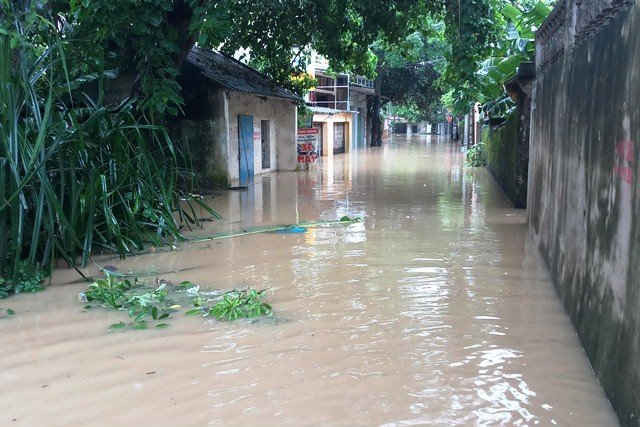 Nước dâng cao không ngừng, TP Thanh Hóa di dời 7 000 dân