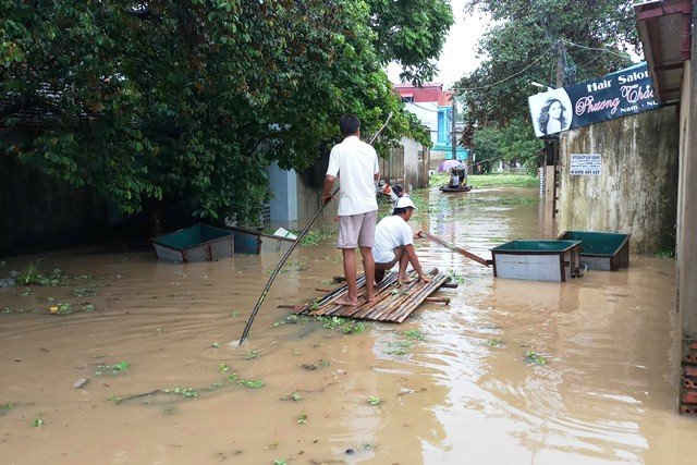 Nước dâng cao không ngừng, TP Thanh Hóa di dời 7 000 dân5