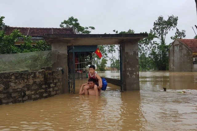 Nước dâng cao không ngừng, TP Thanh Hóa di dời 7 000 dân7