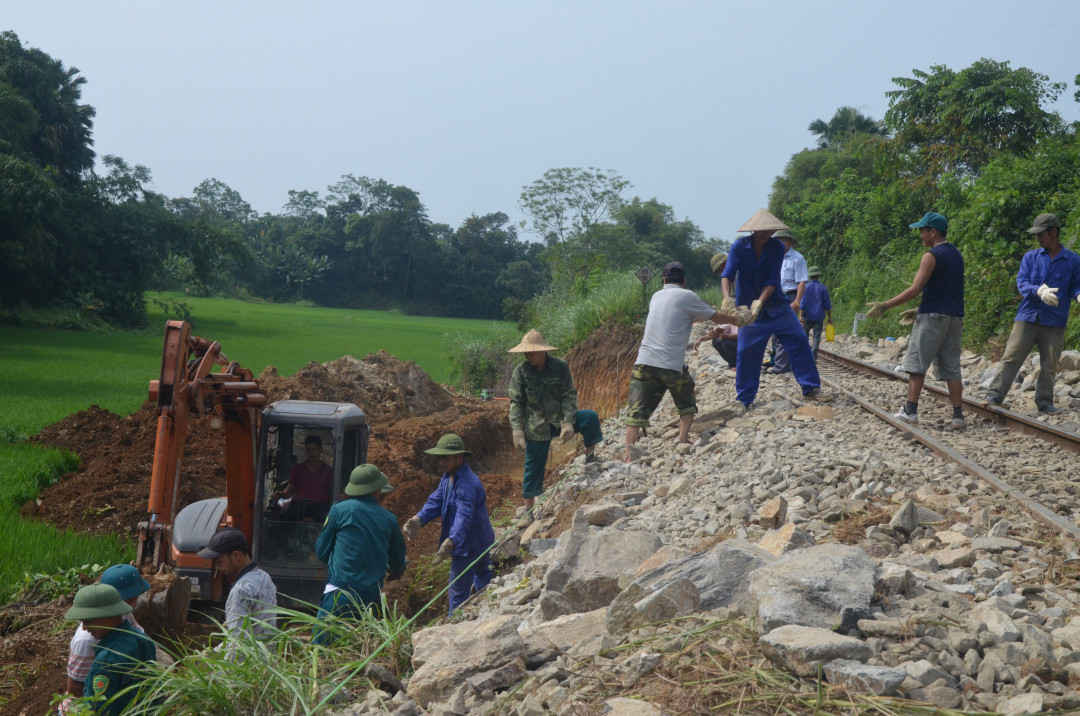 Hiện tại có hơn 100 điểm có nguy cơ cao sạt lở trên tuyến đường sắt nối Yên Bái - Lào Cai