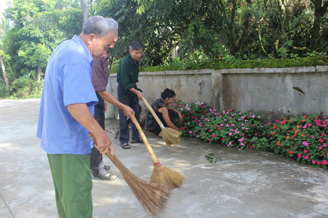 Người dân thôn 7A, xã Pom Lót, huyện Điện Biên tích cực bảo vệ môi trường