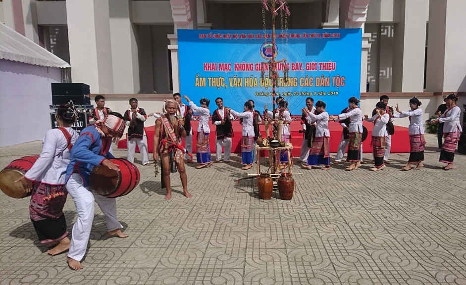 Lễ hội Mừng lúa mới (Quai Pthăi Brău) của đồng bào Chăm H'roi, huyện Vân Canh (Bình Định) 