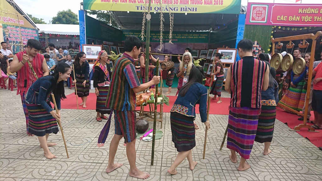 Lễ hội trỉa hạt vào mùa của đồng bào Bru - Vân Kiều (Quảng Bình)