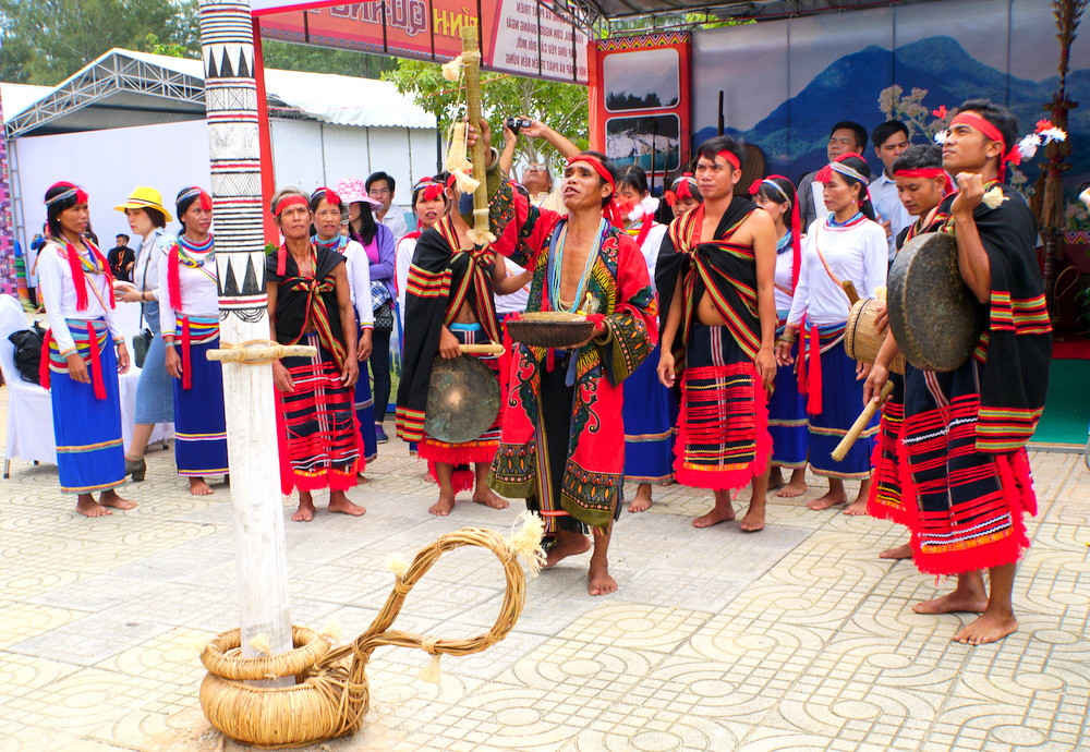 Lễ mừng nhà mới của Đồng bào dân tộc Pa Cô (Quảng Trị)