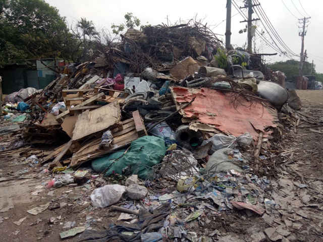 Thanh Trì - Hà Nội: Núi rác thải chất đống gây ô nhiễm