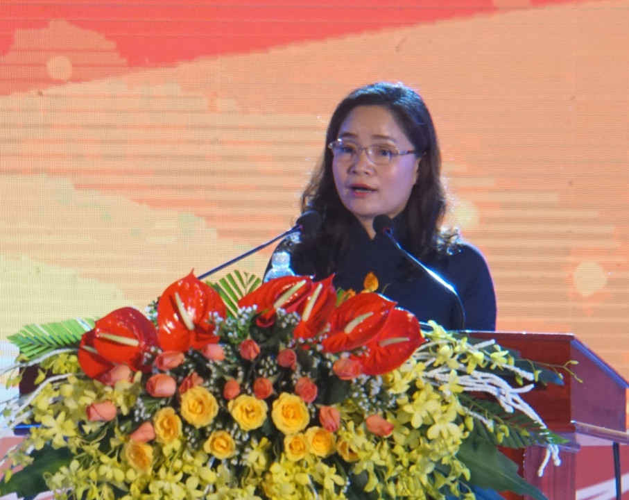 Thứ trưởng Bộ Văn hóa – Thể thao và Du lịch Trịnh Thị Thủy phát biểu tại lễ khai mạc