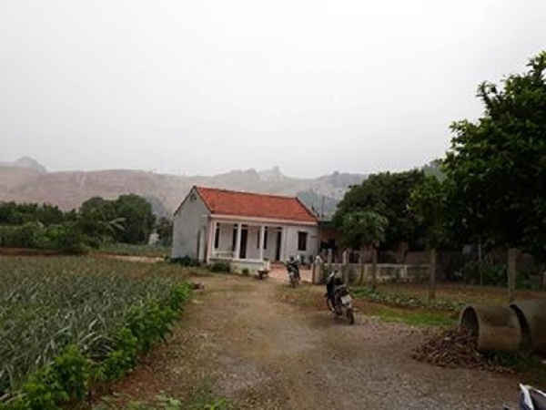 Mỏ đá của Cty Long Sơn nằm gần nhà dân, đe dọa ảnh hưởng tới tính mạng và tài sản.