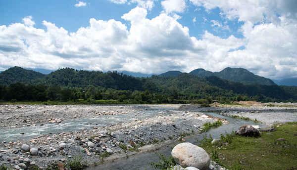 Sông Saralbhanga (còn gọi là sông Swrmanga) chảy từ huyện Sarphang của Bhutan đến bang Assam ở Ấn Độ.