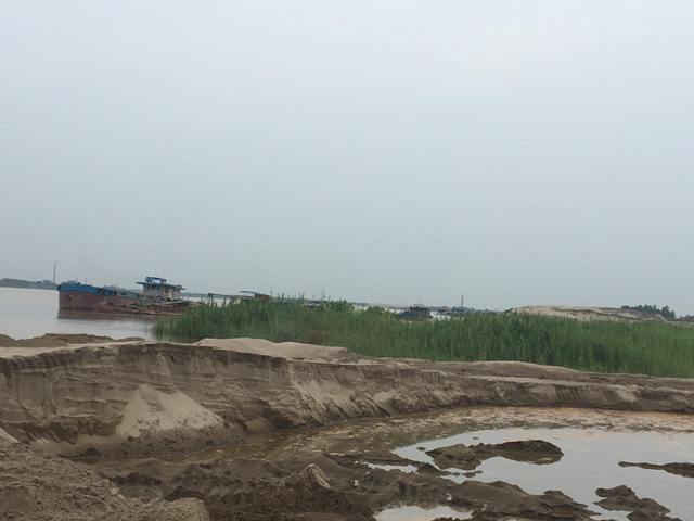Tiếp bài: "Ai đang “bảo kê” cho Công ty Huy Hoàng khai thác cát trái phép?": Huyện Phú Xuyên kêu khó quản lý