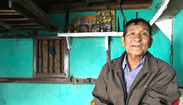 B. B. Rai, cư dân 75 tuổi của làng Talkharka gần Khu bảo tồn động vật hoang dã Pangolakha ở Đông Sikkim phàn nàn ruộng ngô của ông bị gấu đen và heo rừng tàn phá; rau và cây kê bị hươu ăn; và nhím gây hại cho khoai lang, khoai tây và bí ngô. Hình ảnh: Nidhi Jamwal