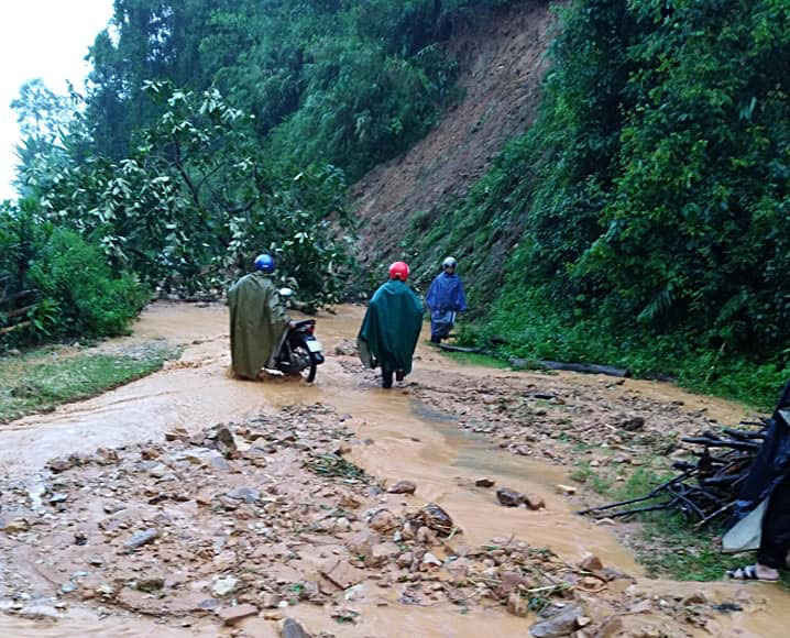 Mưa lớn khiến nhiều tuyến đường liên xã tại huyện Tủa Chùa bị cô lập. (Ảnh: Mai Phương)