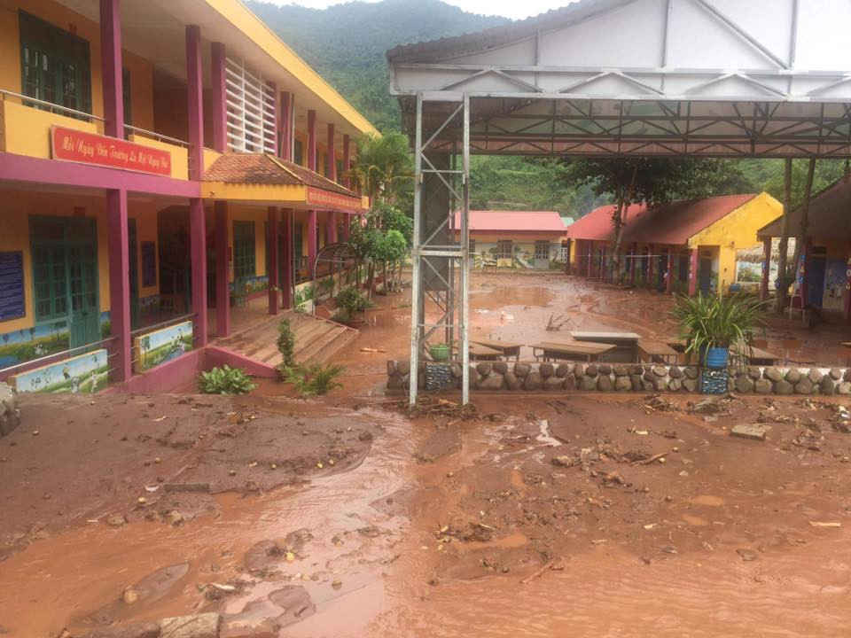 3 trường học tại xã Chà Nưa, huyện Nậm Pồ ngập bùn đất sau mưa lũ xảy ra
