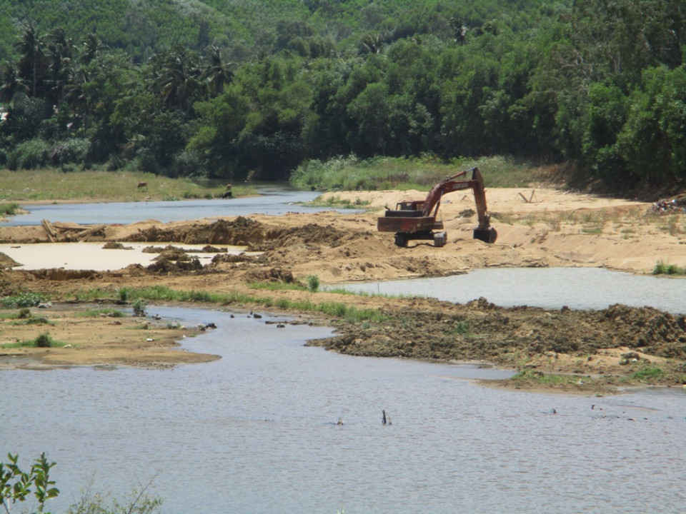 Con sông Kim Sơn bị sạt lở, biến dạng bởi hoạt động khai thác cát, đất sét của Công ty TNHH Tín Đại Lộc