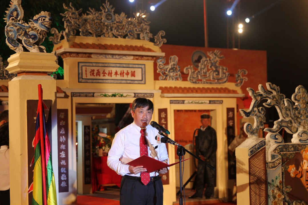 Ông Đặng Việt Dũng, Phó chủ tịch UBND TP. Đà Nẵng đọc diễn văn ôn lại truyền thống đấu tranh của quân và dân Đà Nẵng trong Ngày đầu kháng Pháp