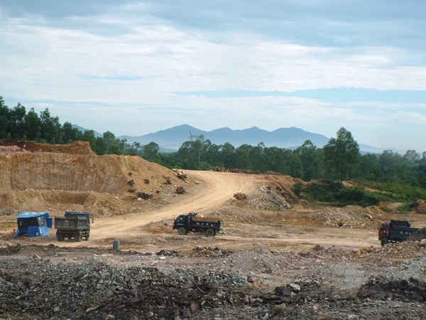 Đóng cửa mỏ đất san lấp để bảo vệ khoáng sản