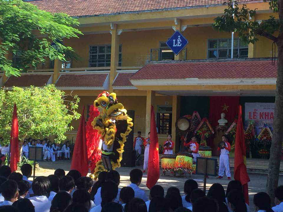 Múa lân chào đón năm học mới ở trường THPT Nguyễn Trãi (TP. Hội An, tỉnh Quảng Nam)