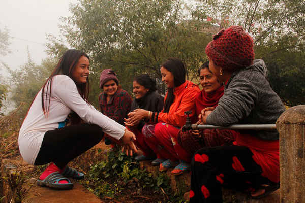Các thành viên của Ủy ban người dùng nước uống Mathilo Gau ở Majhitar, Nuwakot. Đây là ủy ban của người dùng đầu tiên, nơi phụ nữ chiếm đa số. Ảnh: Bhrikuti Rai
