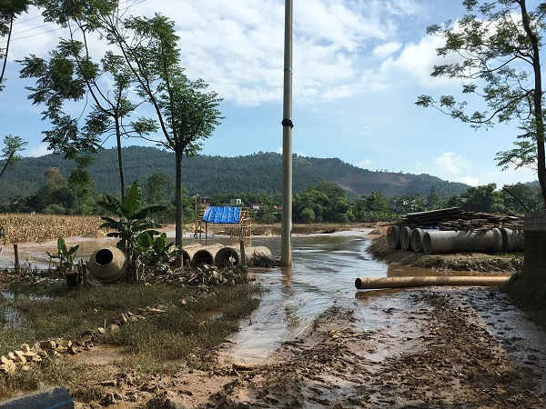 Công trường thi công Nhà máy nước sạch Hậu Lộc đã tạm dừng do ảnh hưởng của mưa lũ.